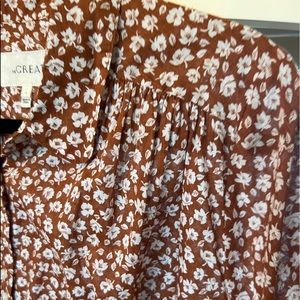 This is The Great Top Shirt Button down // THE GREAT.